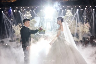 Lễ cưới Đỗ Thị Hà: Không gian 2.300m2, khoảnh khắc tình tứ gây chú ý - 6