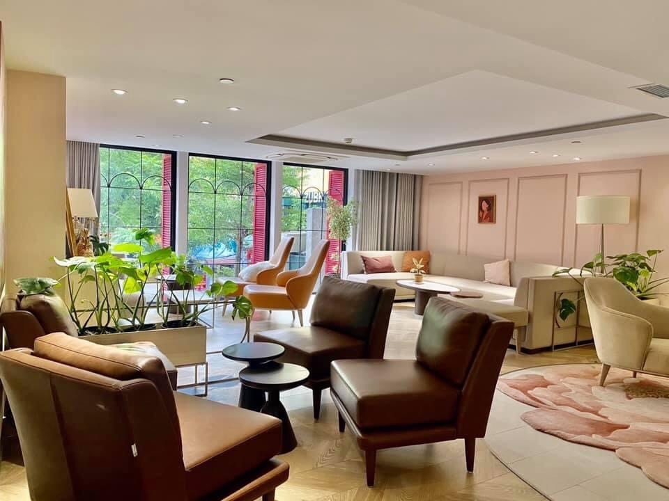 Rủ nhau ra khách sạn làm việc: Bố mẹ lo lắng, bạn bè khó tin - 1 Rủ nhau ra khách sạn làm việc: Bố mẹ lo lắng, bạn bè khó tin - 1