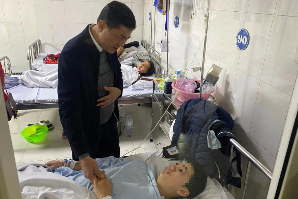 Vụ sập trần trường học: Bộ Y tế yêu cầu ổn định tâm lý cho học sinh gặp nạn - 1 Vụ sập trần trường học: Bộ Y tế yêu cầu ổn định tâm lý cho học sinh gặp nạn - 1