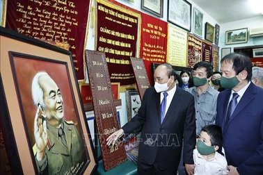 Chủ tịch nước dâng hương tưởng niệm Đại tướng Võ Nguyên Giáp