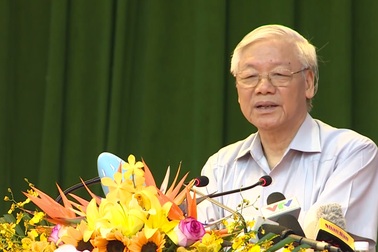 Tổng Bí thư dâng hoa, dâng hương tại các khu di tích Nam Đàn