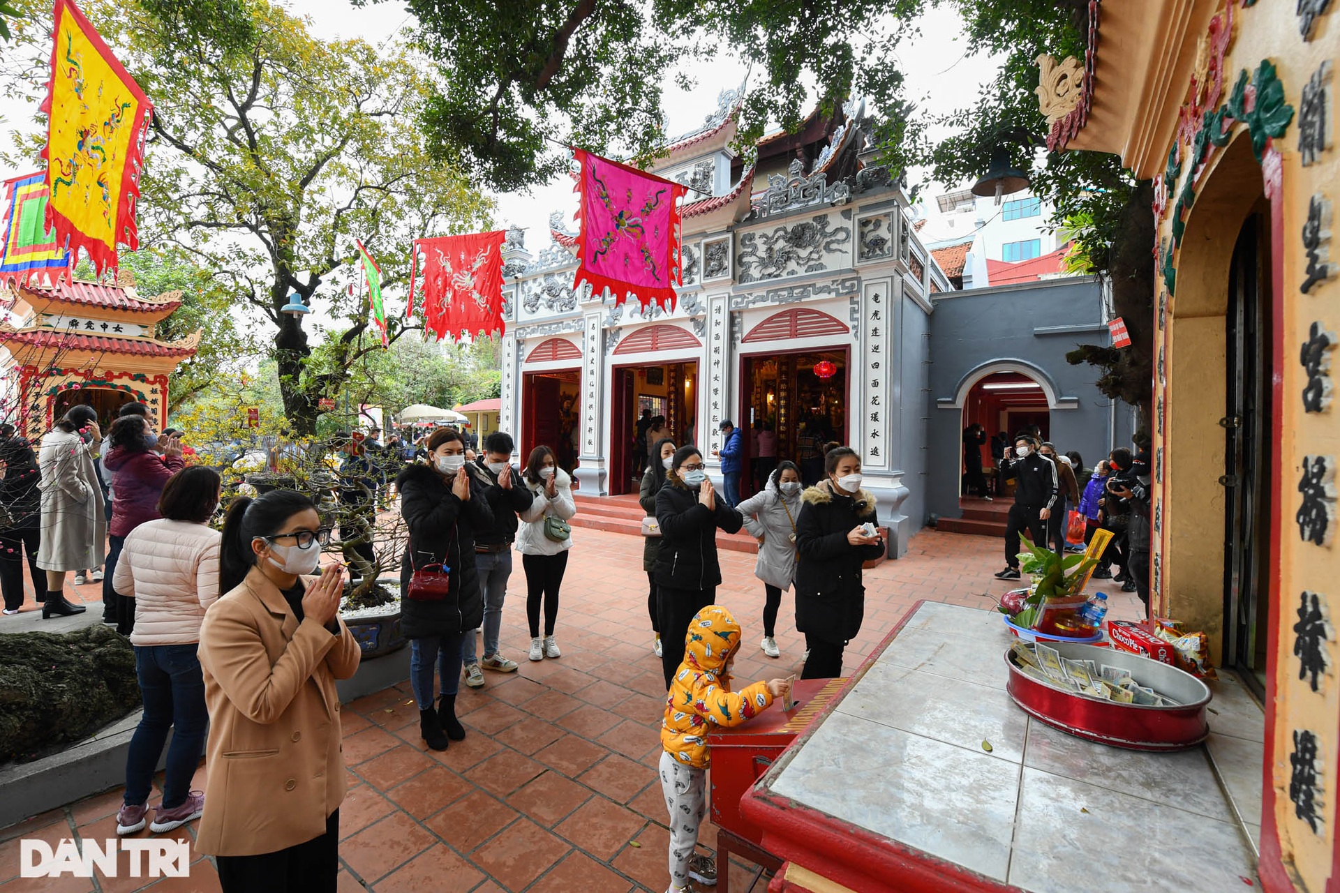 Phủ Tây Hồ bất ngờ vắng vẻ ngày mở cửa trở lại - 7 Phủ Tây Hồ bất ngờ vắng vẻ ngày mở cửa trở lại - 7