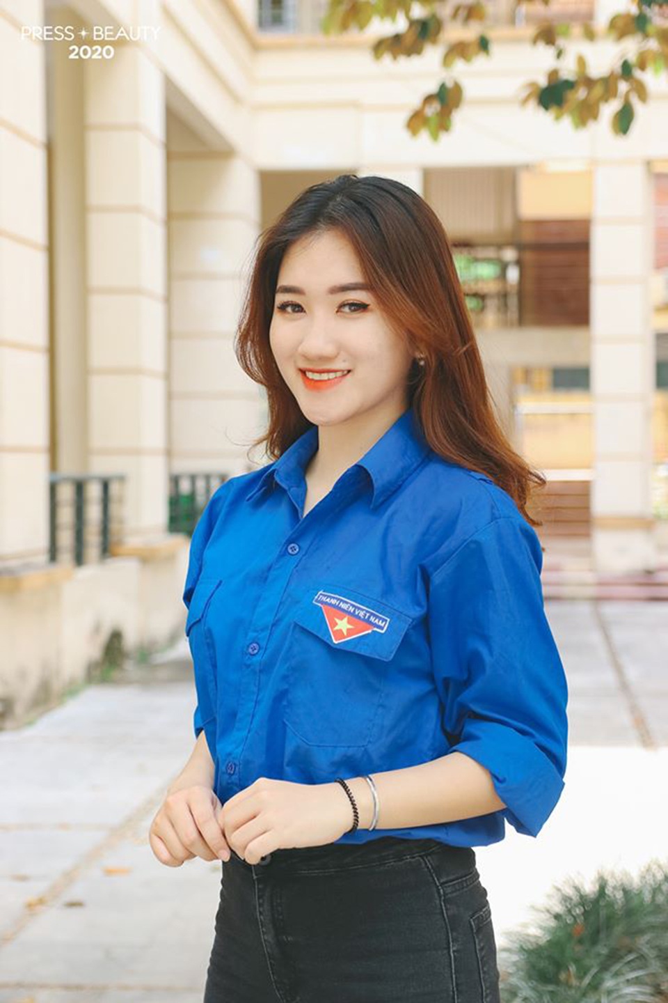 Top 10 thí sinh Hoa khôi Báo chí khoe sắc với màu áo xanh tình nguyện - 3 Top 10 thí sinh Hoa khôi Báo chí khoe sắc với màu áo xanh tình nguyện - 3
