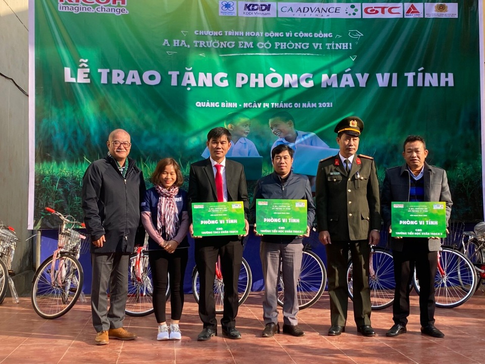 Tặng 90 máy tính và hàng chục suất quà ý nghĩa cho học sinh vùng khó khăn - 1 Tặng 90 máy tính và hàng chục suất quà ý nghĩa cho học sinh vùng khó khăn - 1