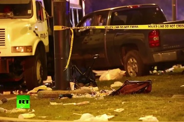 Xe tải lao vào đám đông ở Mỹ, 28 người bị thương