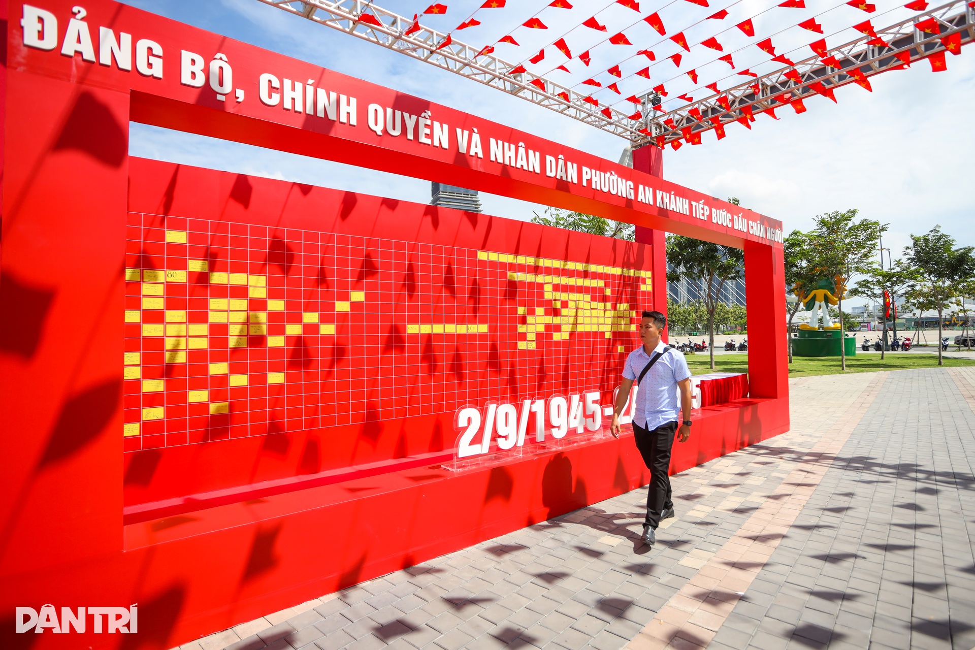 Triển lãm ảnh 80 năm - dấu ấn vàng son bên bờ sông Sài Gòn - 7 Triển lãm ảnh 80 năm - dấu ấn vàng son bên bờ sông Sài Gòn - 7