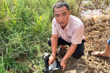 Bắt giữ đối tượng chuyên giật túi xách của phụ nữ đi xe máy