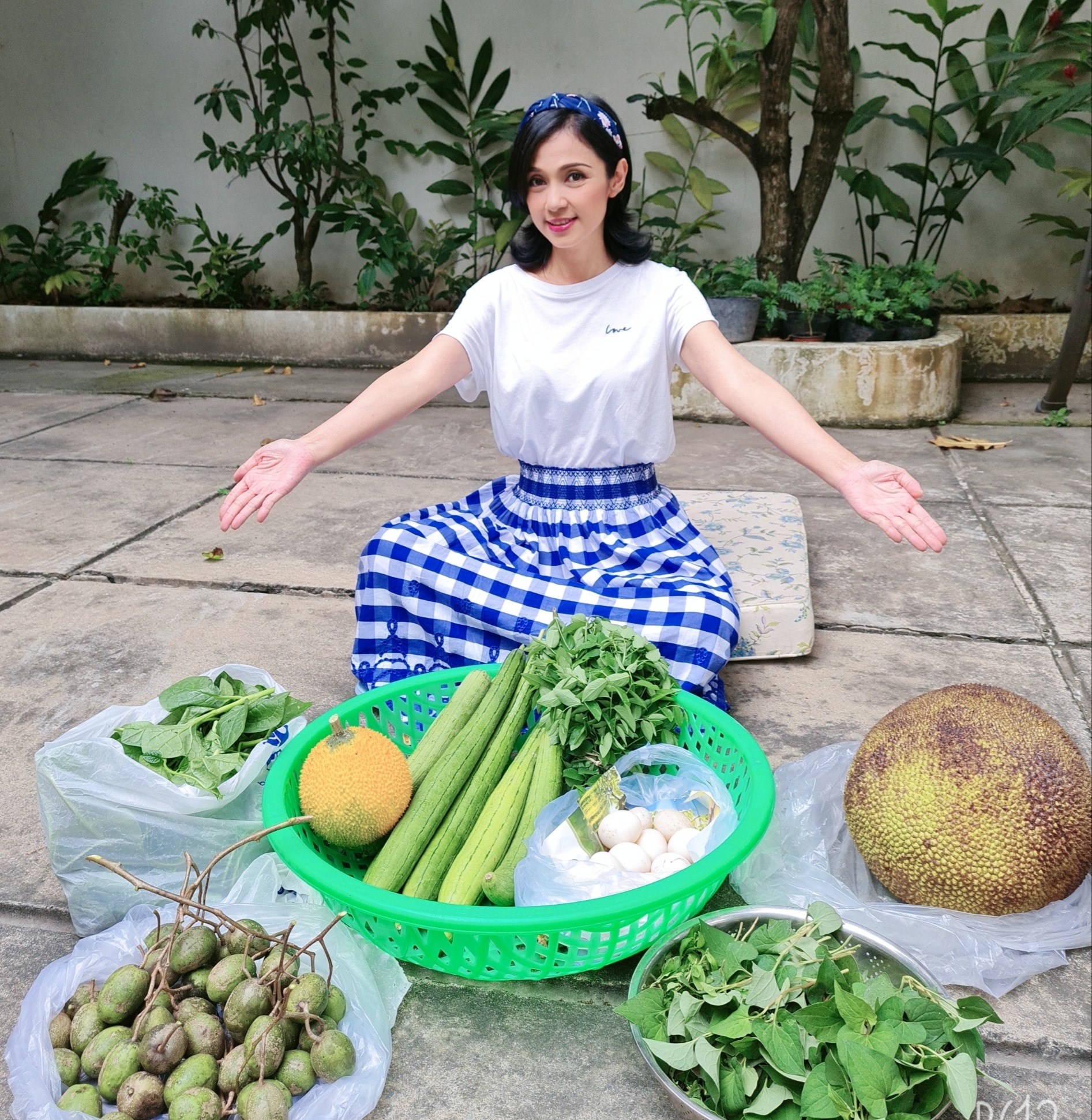 Nữ hoàng ảnh lịch Việt Trinh tuổi 52: Giảm 10kg, ở nhà vườn 2.500m2 - 11