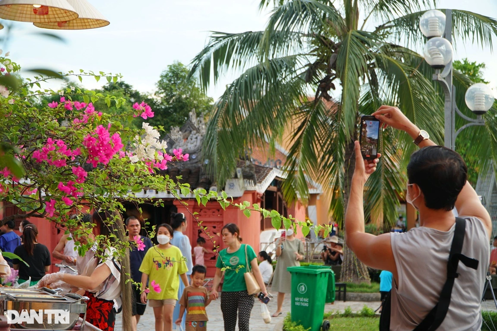 Du khách thỏa sức sống ảo ở phố cổ Hội An phiên bản xứ Thanh - 12 Du khách thỏa sức sống ảo ở phố cổ Hội An phiên bản xứ Thanh - 12