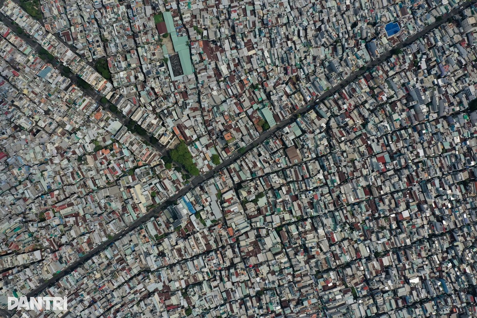 Một liều thuốc mạnh cho “sốt ảo” bất động sản - 1 Một liều thuốc mạnh cho “sốt ảo” bất động sản - 1