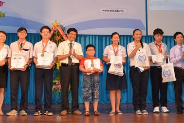 Học sinh TPHCM giành 2 giải Nhất Olympic Tài năng tiếng Anh