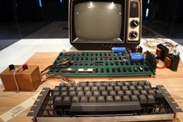 Chiếc máy tính cổ đầu tiên của Apple được bán đấu giá 8,25 tỷ đồng