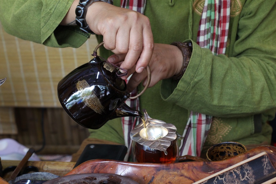 Nghệ nhân Việt tiết lộ 5 nguyên tắc vàng để pha tách trà ngon - 2