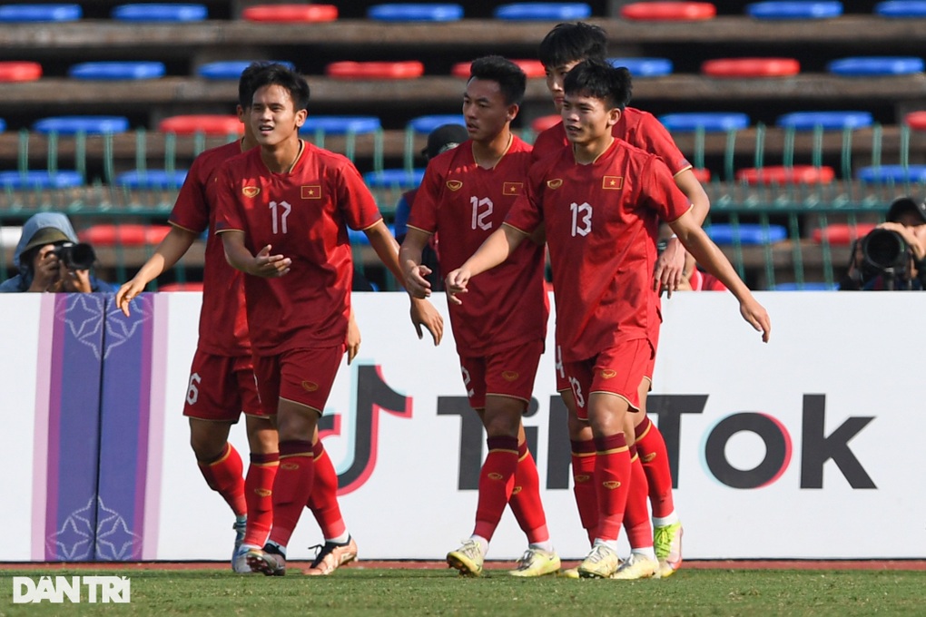 Chuyên gia trong nước: Nhiều người mất niềm tin với HLV Troussier - 3 Chuyên gia trong nước: Nhiều người mất niềm tin với HLV Troussier - 3