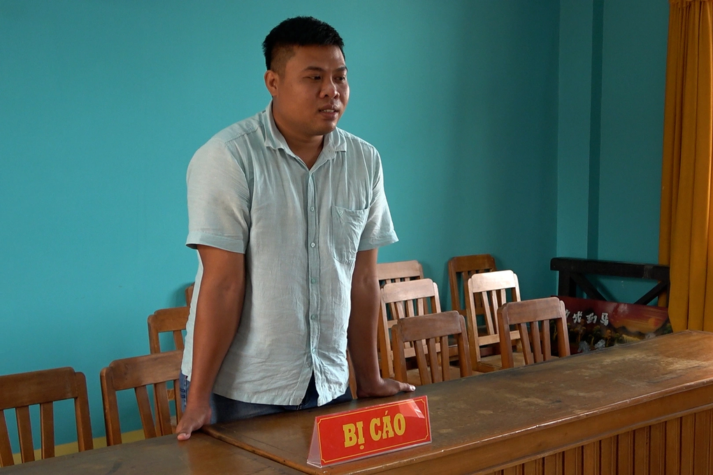Xin vỏ đạn làm đồ mỹ nghệ rồi quên trong balô, thanh niên nhận kết đắng - 1 Xin vỏ đạn làm đồ mỹ nghệ rồi quên trong balô, thanh niên nhận kết đắng - 1