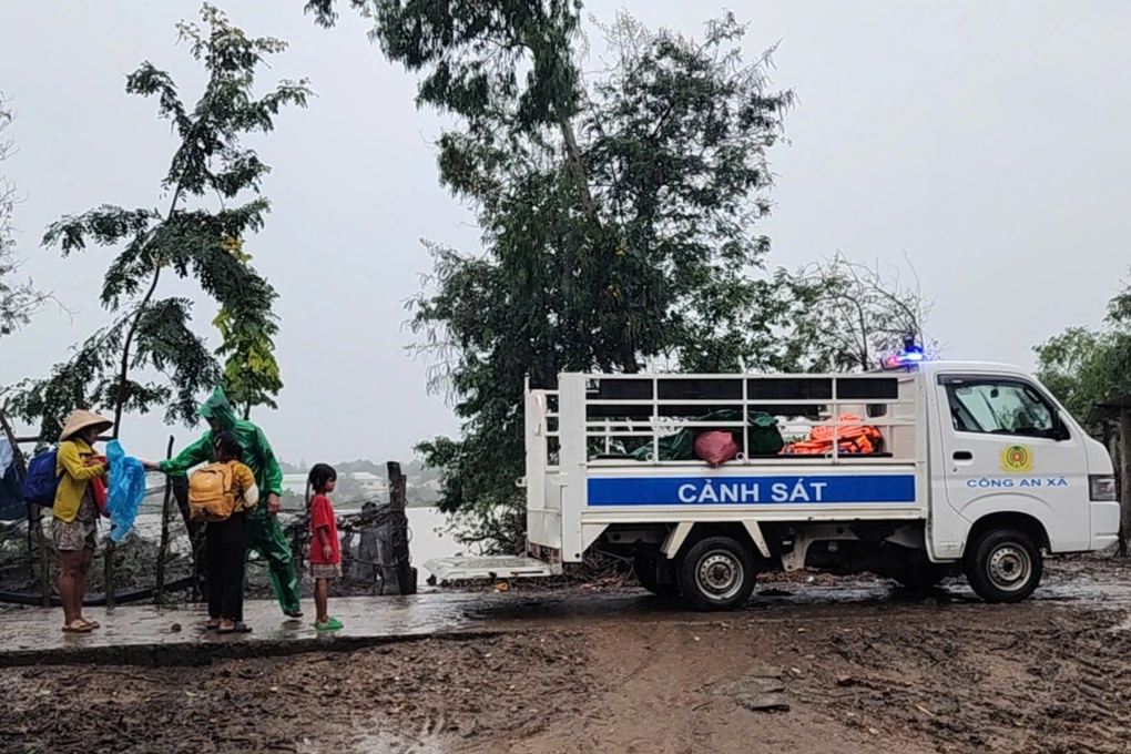 Nước sông Ba dâng cao, Gia Lai di dời khẩn cấp hơn 200 hộ dân - 1 Nước sông Ba dâng cao, Gia Lai di dời khẩn cấp hơn 200 hộ dân - 1