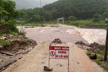Thủ tướng yêu cầu tập trung khắc phục hậu quả mưa lũ miền Trung