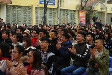 Gần 1000 sinh viên trên chuyến xe miễn phí về quê đón Tết