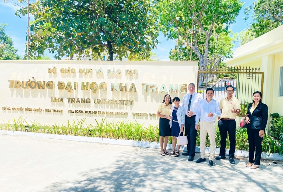 Michael Lang trở lại trường cũ và làm điều ý nghĩa - 2 Michael Lang trở lại trường cũ và làm điều ý nghĩa - 2