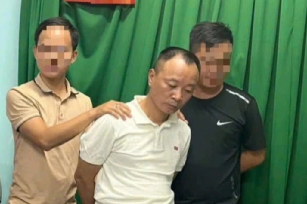 Người đàn ông bán cháo lòng giả danh công an, lừa vợ chồng Tú Ác chạy án - 1 Người đàn ông bán cháo lòng giả danh công an, lừa vợ chồng Tú Ác chạy án - 1