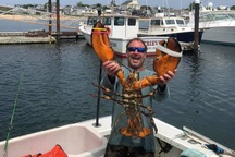 Sống sót thần kỳ sau khi nằm trọn miệng cá voi