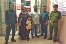 Công an Đà Nẵng giúp cháu bé Ấn Độ đi lạc tìm người thân