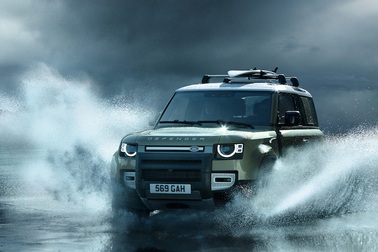 Land Rover Defender thế hệ thứ hai khởi điểm từ 3,7 tỷ đồng