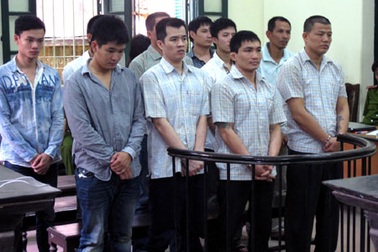 Xét xử nhóm đối tượng bắn nhau trên phố Đoàn Thị Điểm