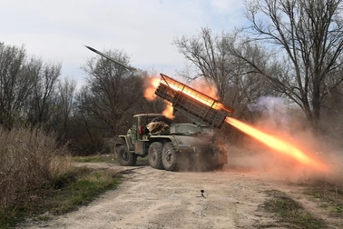 Nga tấn công dồn dập, đánh thẳng huyết mạch tiếp viện vũ khí cho Ukraine