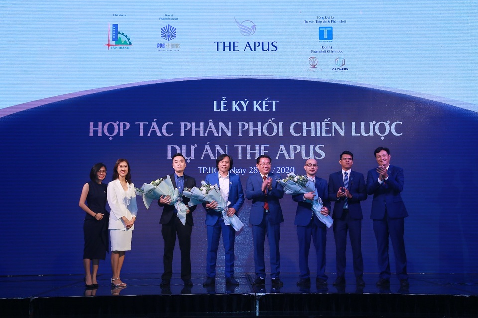 Hơn 500 “chiến binh” sales hừng hực khí thế trong lễ ra quân dự án The Apus - 2 Hơn 500 “chiến binh” sales hừng hực khí thế trong lễ ra quân dự án The Apus - 2