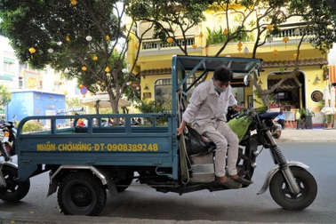 Người lao động hạn chế đi lại, thắt chặt chi tiêu khi giá xăng "đội trần"