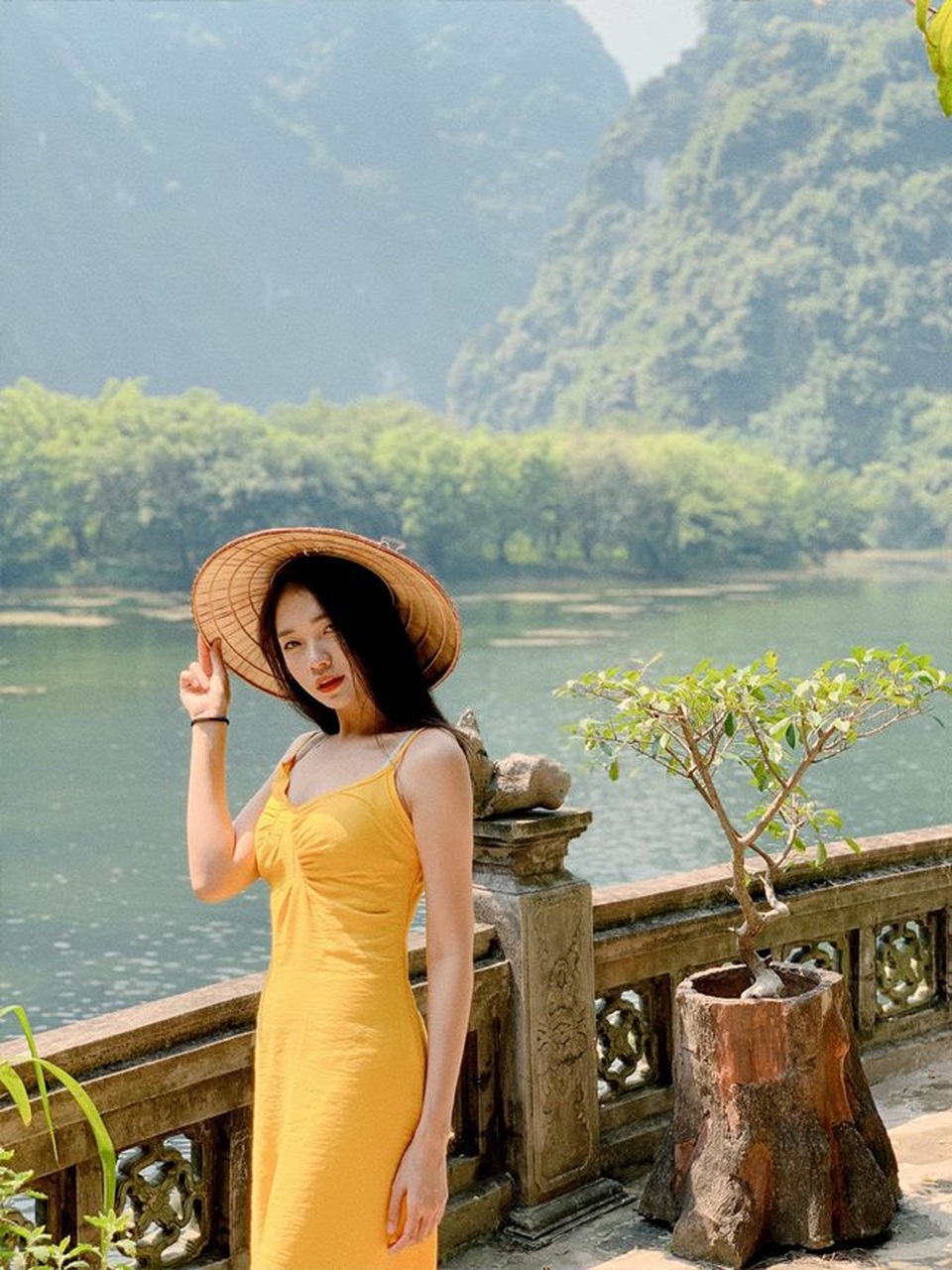 3 bông hồng tiếp viên hàng không Việt xinh đẹp, nóng bỏng như người mẫu - 5 3 bông hồng tiếp viên hàng không Việt xinh đẹp, nóng bỏng như người mẫu - 5
