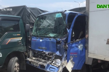 11 ô tô tông nhau liên hoàn ở Sài Gòn