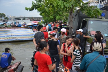 Thanh niên chết đuối khi bơi qua Kênh Tẻ