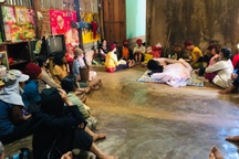 Vụ tai nạn làm 6 người chết: Vợ con khóc ngất bên linh cữu chồng, cha!