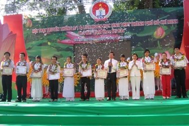 Học sinh TPHCM vui hội trại làm theo lời Bác