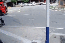 Nổi bật tuần qua: Người đàn ông lĩnh hậu quả khó ngờ khi ăn vạ trước mũi xe