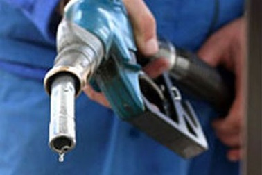 Hài hước với... bất ngờ giảm giá xăng