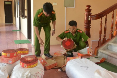 Giấu gần 400kg pháo trong nhà đợi Tết tiêu thụ