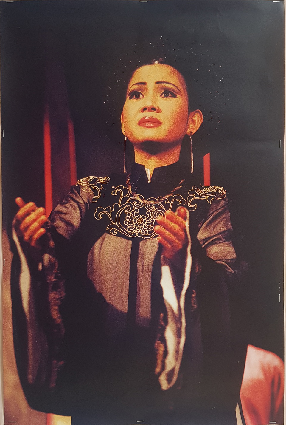 Nhiều nghệ sĩ xúc động nhìn lại ký ức qua triển lãm sân khấu - 16