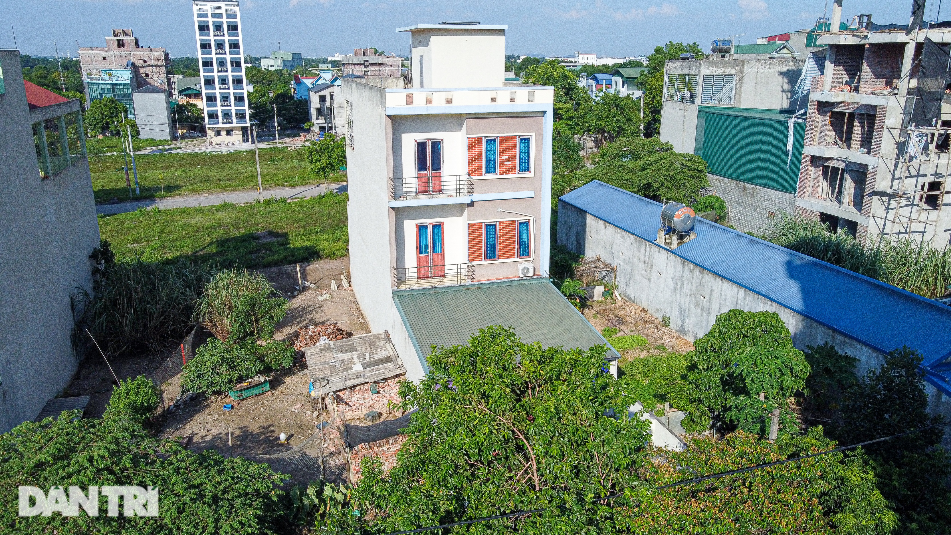 Ở nơi Hà Nội dự kiến xây thành phố mới: Tối ngủ nhà lầu, ngày làm thợ xây - 4 Ở nơi Hà Nội dự kiến xây thành phố mới: Tối ngủ nhà lầu, ngày làm thợ xây - 4