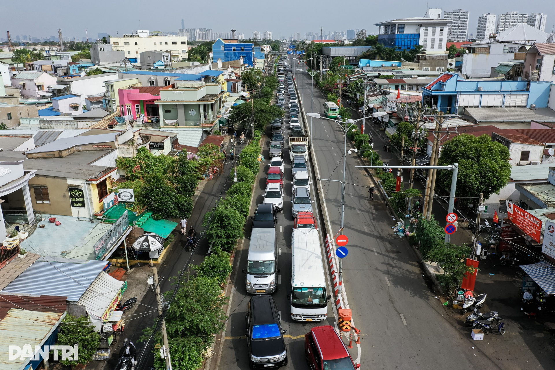 Cửa ngõ phía Đông TPHCM kẹt cứng ngày đầu nghỉ lễ - 4 Cửa ngõ phía Đông TPHCM kẹt cứng ngày đầu nghỉ lễ - 4