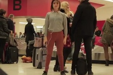 Clip “Thiếu nữ nhảy cuồng nhiệt ở sân bay” nổi bật nhất Internet tuần  