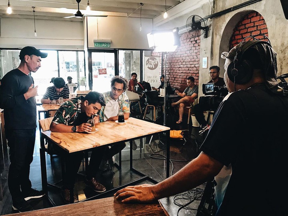 Cà phê úp ngược độc đáo, thực khách muốn thưởng thức phải kiên nhẫn chờ - 3