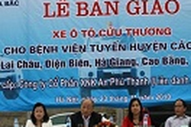 Lễ bàn giao 52 chiếc xe cứu thương cho các tỉnh miền núi Phía Bắc