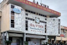 Ga Vinh hỗn loạn vì bị ném “bom” xăng