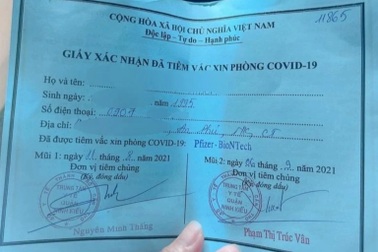 Cô gái trẻ khoe được tiêm 2 mũi vắc xin Pfizer nhờ "xin ông anh"