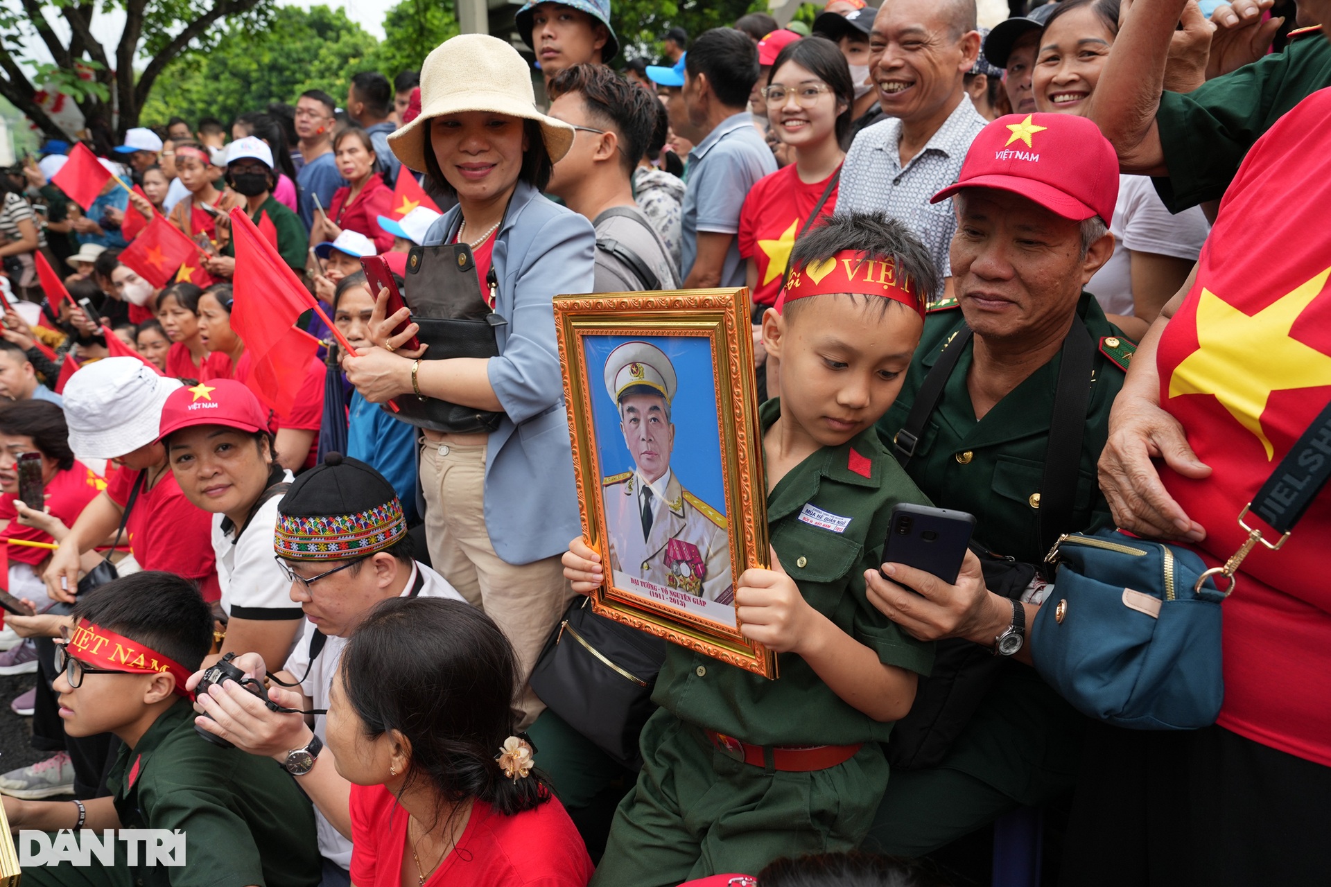 Người dân cả nước hướng về Điện Biên trong ngày hội mừng Chiến thắng - 5 Người dân cả nước hướng về Điện Biên trong ngày hội mừng Chiến thắng - 5