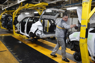 Nga chính thức quốc hữu hóa tài sản của hãng xe Pháp