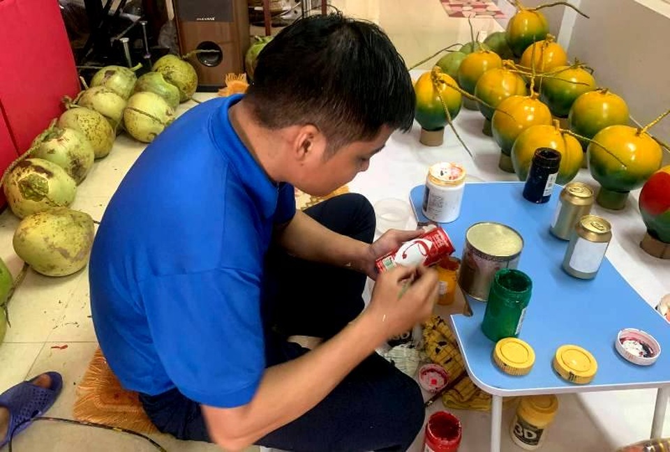Thầy giáo 8X “gây sốt” bằng vẽ thư pháp trên mâm ngũ quả ngày Tết - 11 Thầy giáo 8X “gây sốt” bằng vẽ thư pháp trên mâm ngũ quả ngày Tết - 11